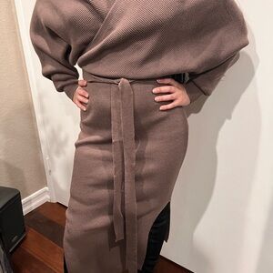 Sweater dress with belt